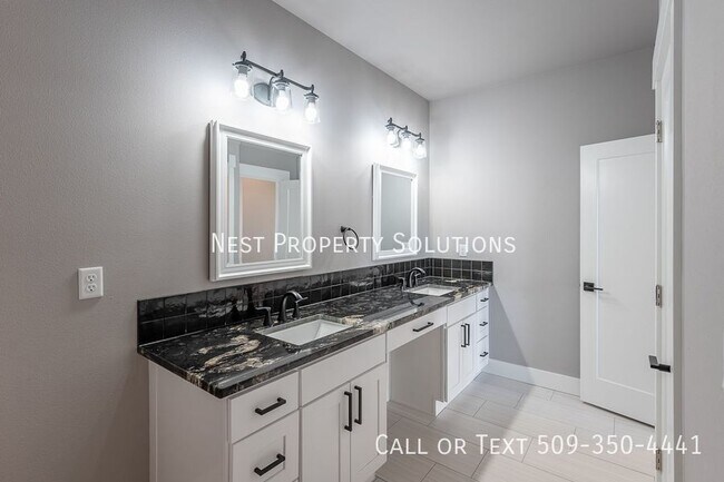 Building Photo - 1213 Rd F .2 NE