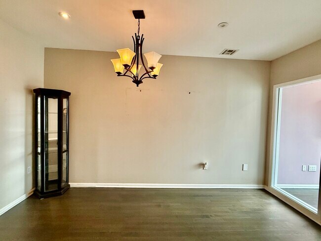 Building Photo - 1900 Summer St