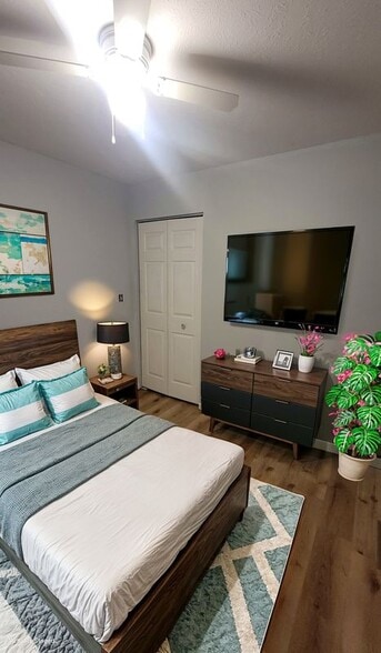 Building Photo - 1227 N Daniels Ave