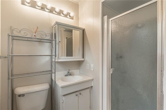 Building Photo - 9 Shirley Ln