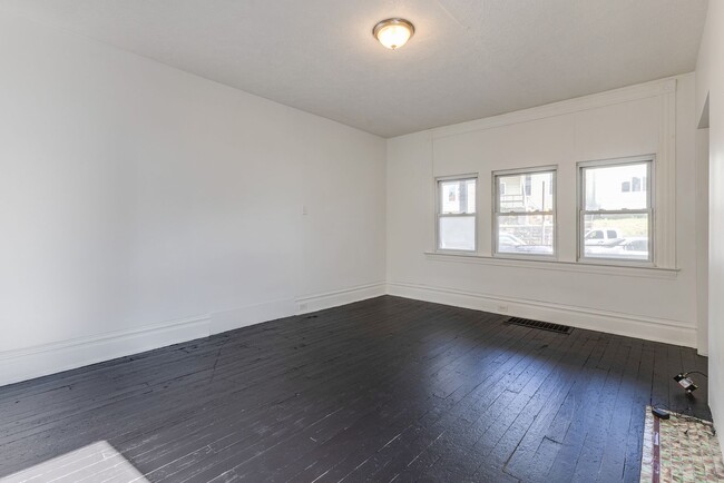 Building Photo - 2216 Arlington Ave