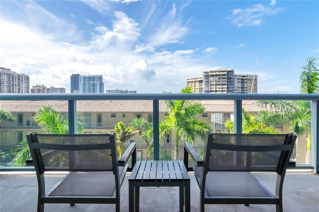 Building Photo - 2602 E Hallandale Beach Blvd
