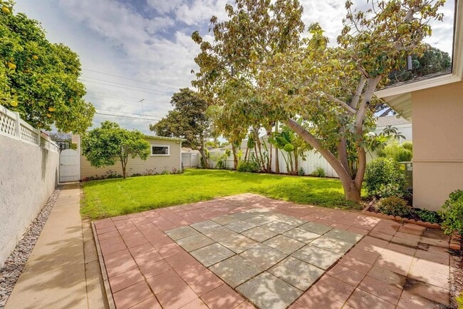 Building Photo - 719 I Ave