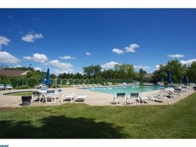 Building Photo - 2016 Foxmeadow Dr