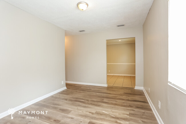 Building Photo - Cozy 2 Bedroom Home Near Downtown Jacksonv...