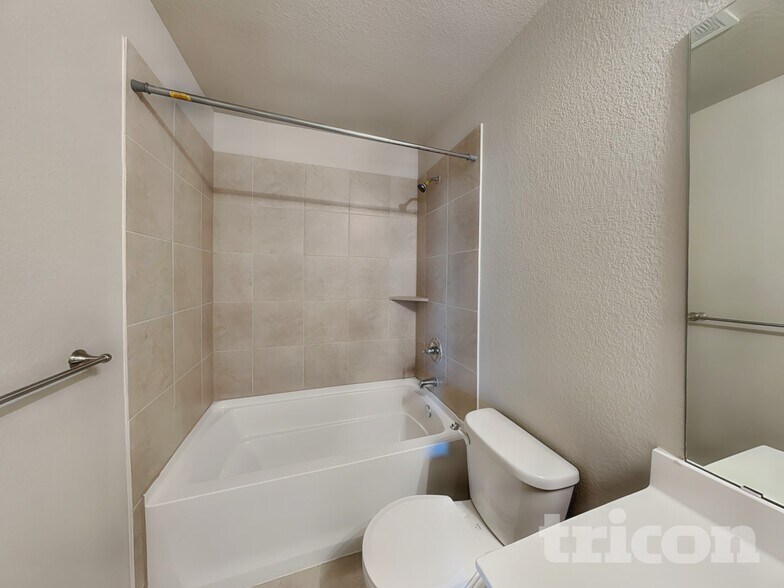 Building Photo - 936 Deer Valley Dr