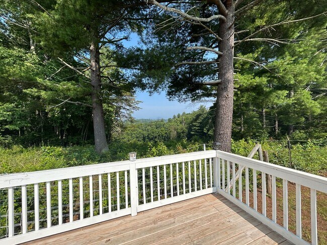 Building Photo - Leicester - Immaculate home on 3/4 acre