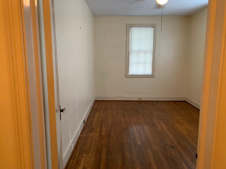 Bedroom with closet - 2603 Kiawah Ave