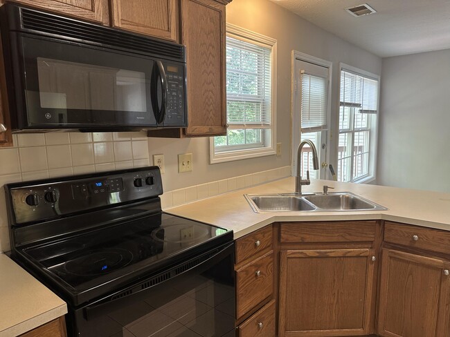 Building Photo - 581 Rhodora Ridge