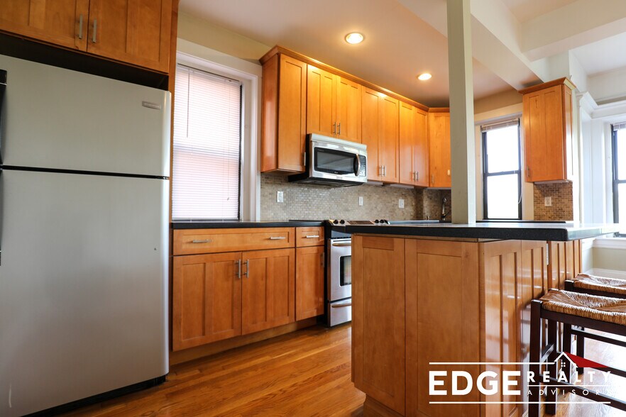 Building Photo - 1601 Beacon St