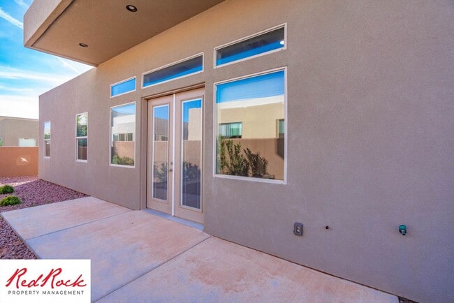 Building Photo - 4 Bedroom Home In The Dunes At Sand Hollow...
