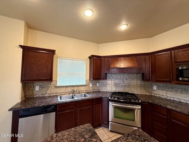 Building Photo - 11533 Merejildo Madrid St
