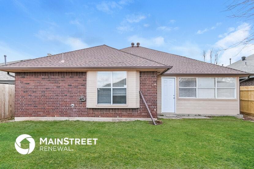 Building Photo - 11613 Wallace Ave