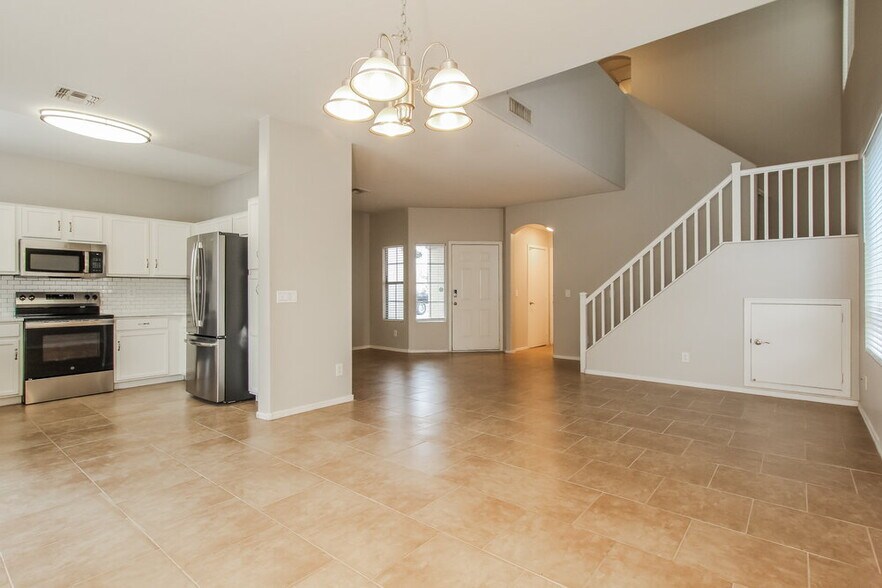 Building Photo - 11414 W Apache St