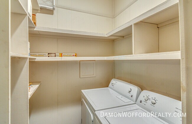 Building Photo - 1827 Parkridge Dr