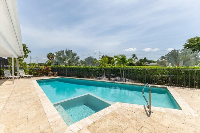 Building Photo - 4902 N Travelers Palm Ln