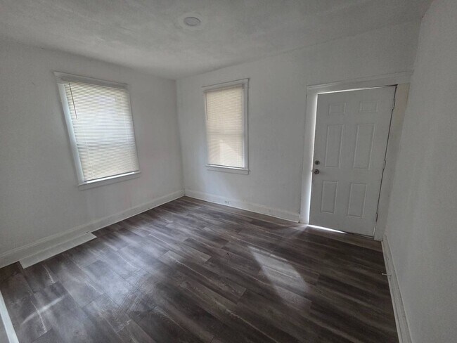 Building Photo - 15322 Yorick Ave
