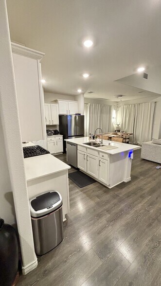 Building Photo - 901 Goldenrod Ln