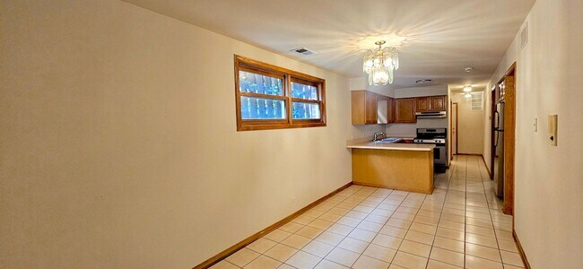 Building Photo - 2958 S Archer Ave