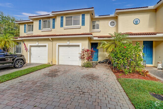 Building Photo - 3072 N Evergreen Cir