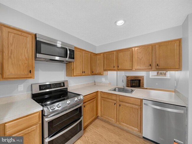 Building Photo - 7648 Fairbanks Ct