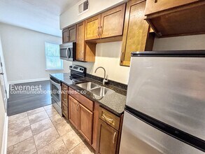 Building Photo - 2020 S Congress Ave