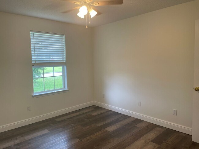 Building Photo - 1797 Cedrus Ln