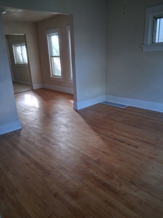 Building Photo - 1556 S 76th St