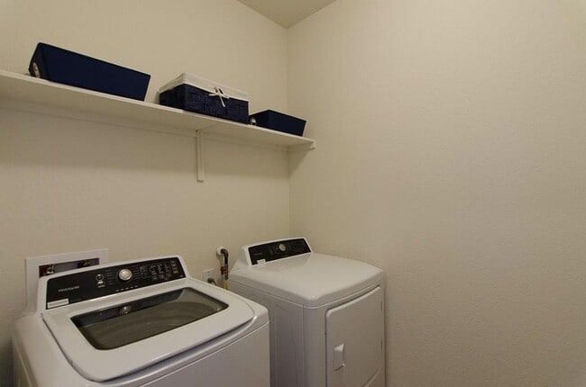 Building Photo - 409 Otto Ave