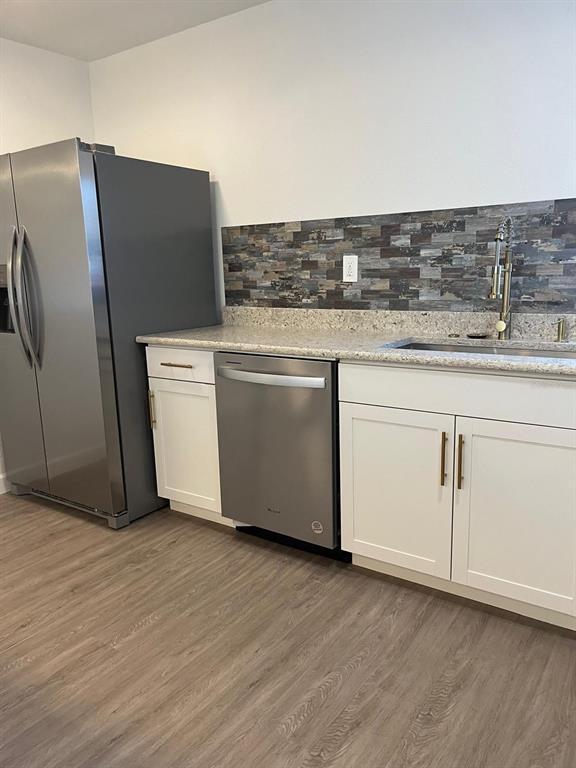 Building Photo - 415 W Oak Dr