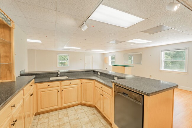 Building Photo - 785 Glenwood Dr