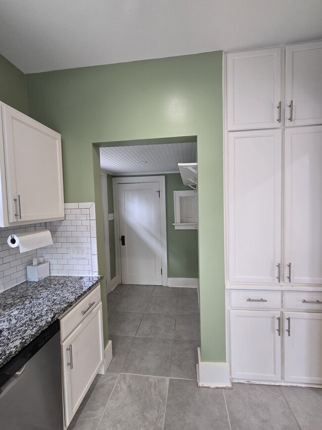 Building Photo - 1321 W Univ Ave