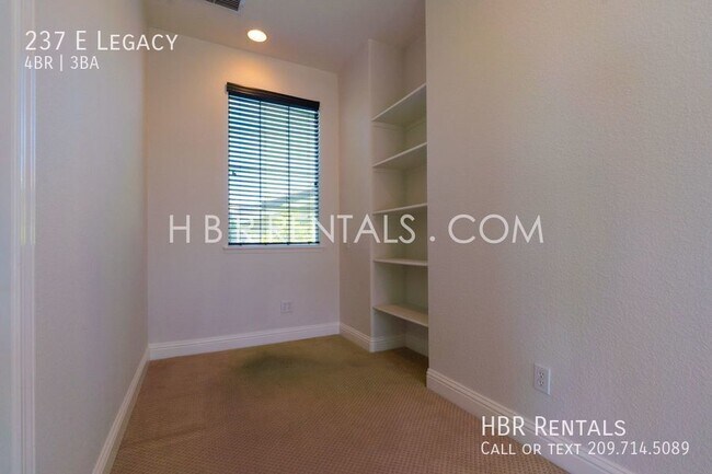 Building Photo - WICKLUND Village 4 Bedroom Home - Gated Dr...