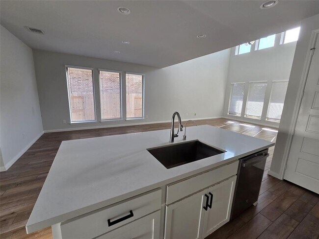 Building Photo - 221 Bauer Lp