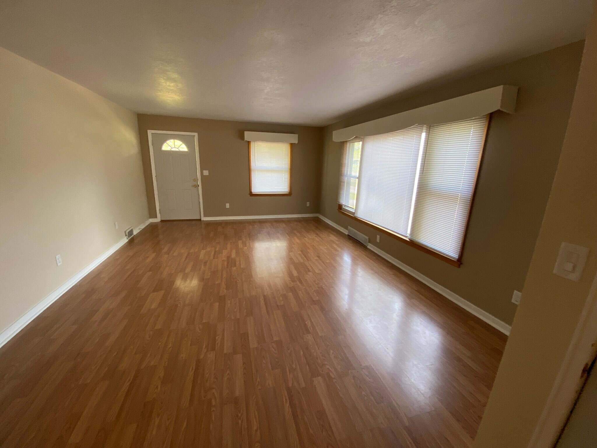 Living room - 1305 Vine St