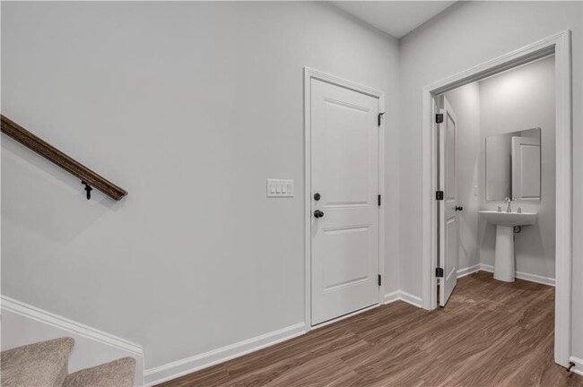 Building Photo - 845 York Aly