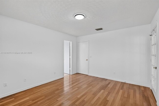 Building Photo - 1833 SW Bellevue Ave