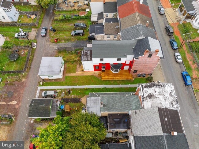 Building Photo - 32 E Elm St