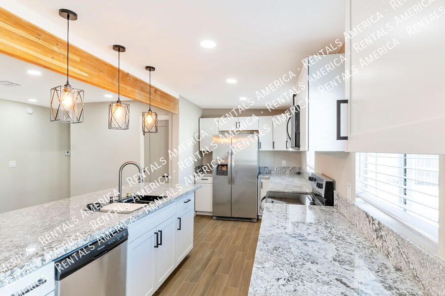 Building Photo - 4733 E 18th St