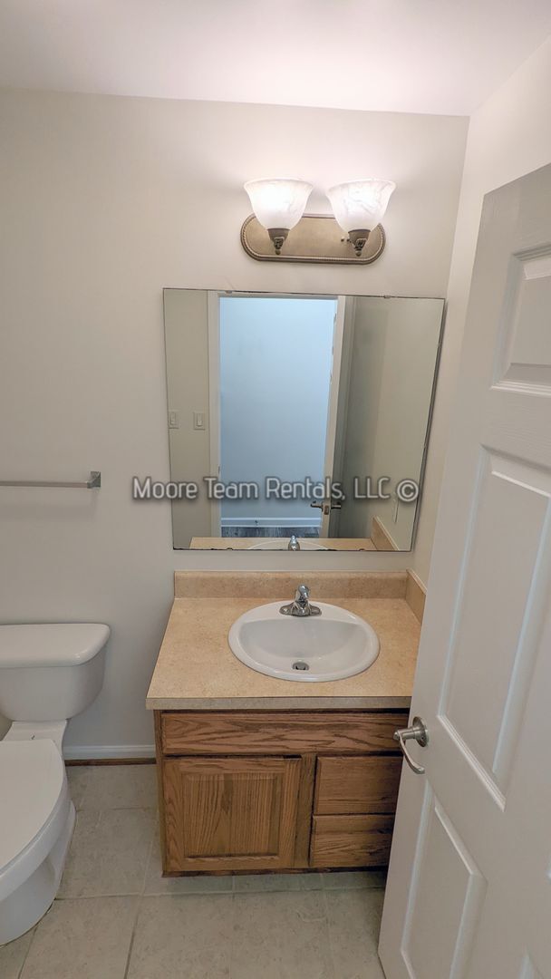 Building Photo - Turnabout Lane Duplex
