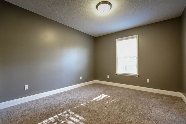 Building Photo - Luxurious 3BD/2BA Home with Premium Features in Coveted Cottonwood Neighborhood!