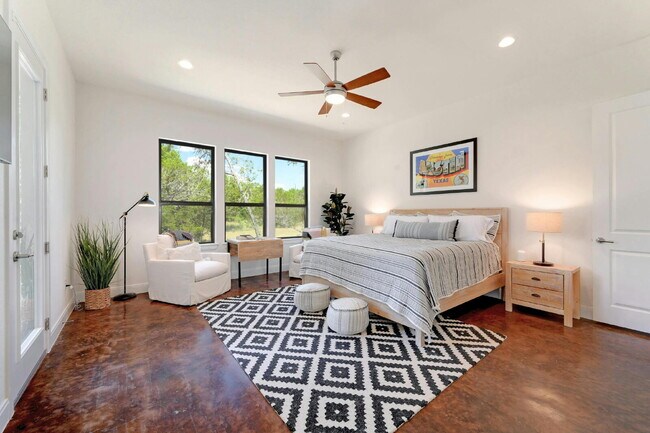 Building Photo - Spacious 4-Bed Oasis at this Canyon Lake Gem!