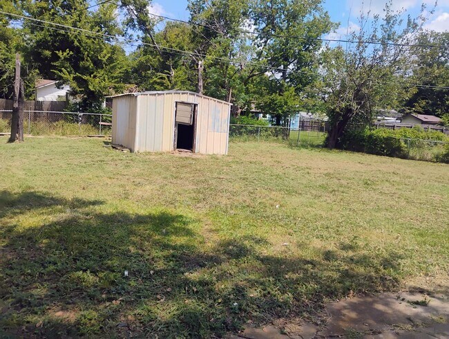 Building Photo - 609 Freeman Dr