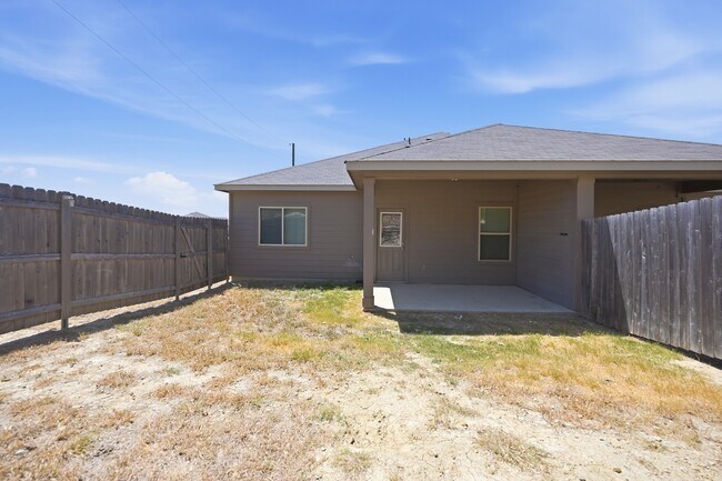 Building Photo - 1733 Davidson Rnch Dr