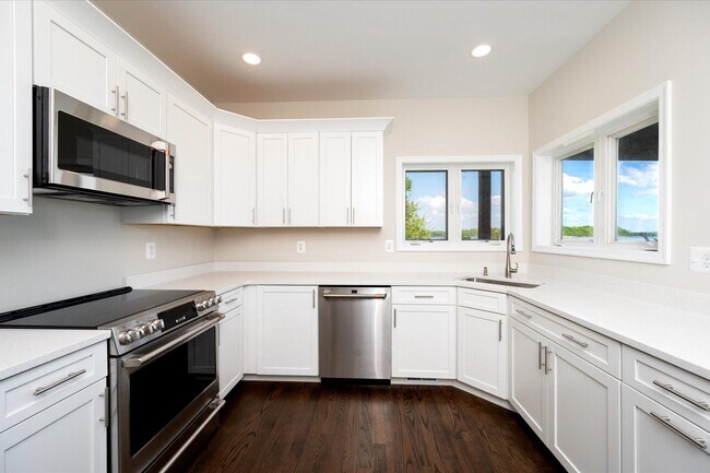 Building Photo - 1100 Paca Dr