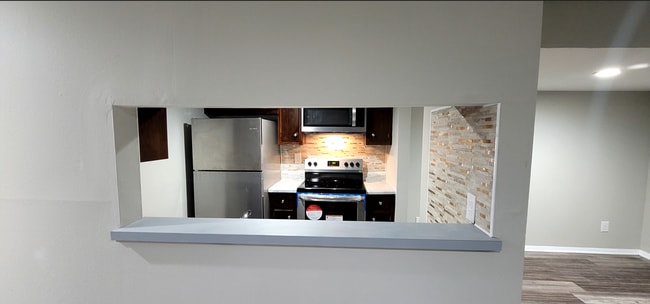 Building Photo - Beutiful 2 bedroom 1 bath apartment