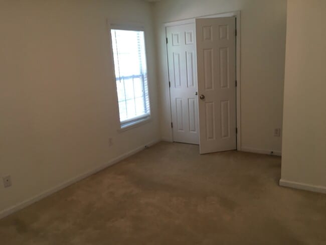 Building Photo - 448 Dunwood Dr