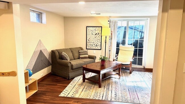 Building Photo - Rare Find! Spacious 1 Bed Apartment – Priv...