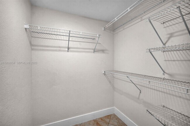 Building Photo - 2498 Centergate Dr