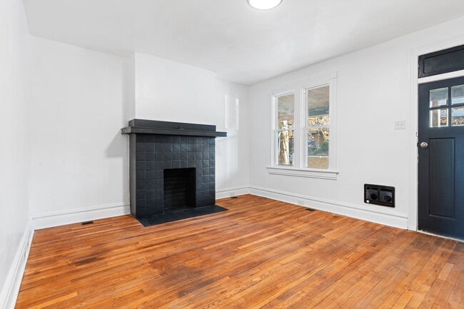 Building Photo - 2 Bed 1 bath House